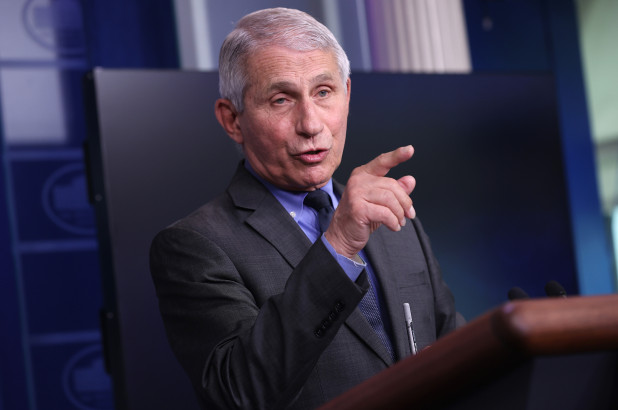 Anthony Fauci afirmó que EEUU no volverá al confinamiento, pero señaló que los no vacunados están “haciendo vulnerables” al resto