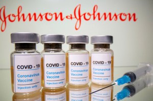 Johnson & Johnson reveló nuevos casos atípicos de coágulos sanguíneos en los receptores de la vacuna