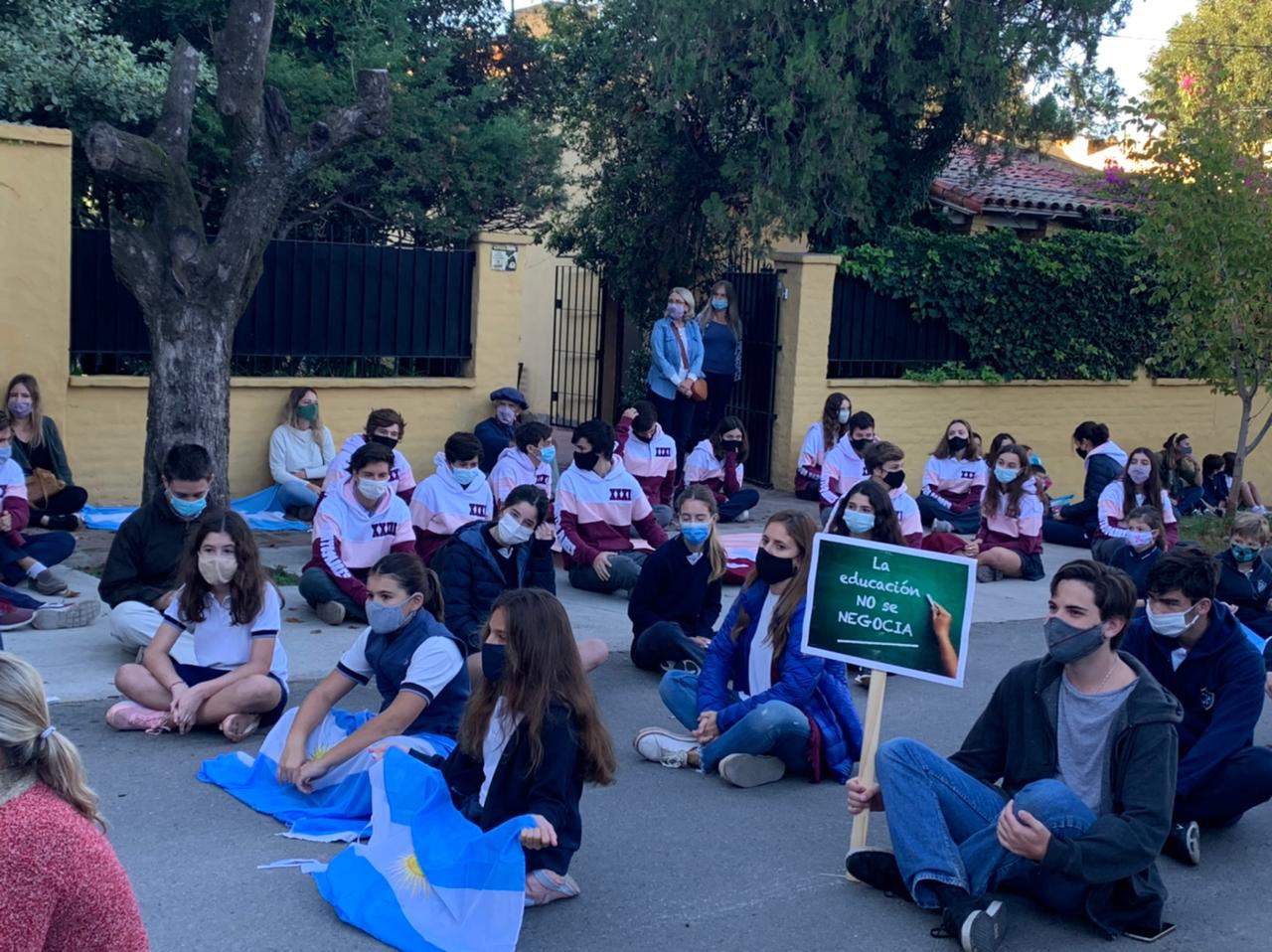 Protestan en Buenos Aires para exigir el inicio de las clases presenciales #19Abr (Fotos)