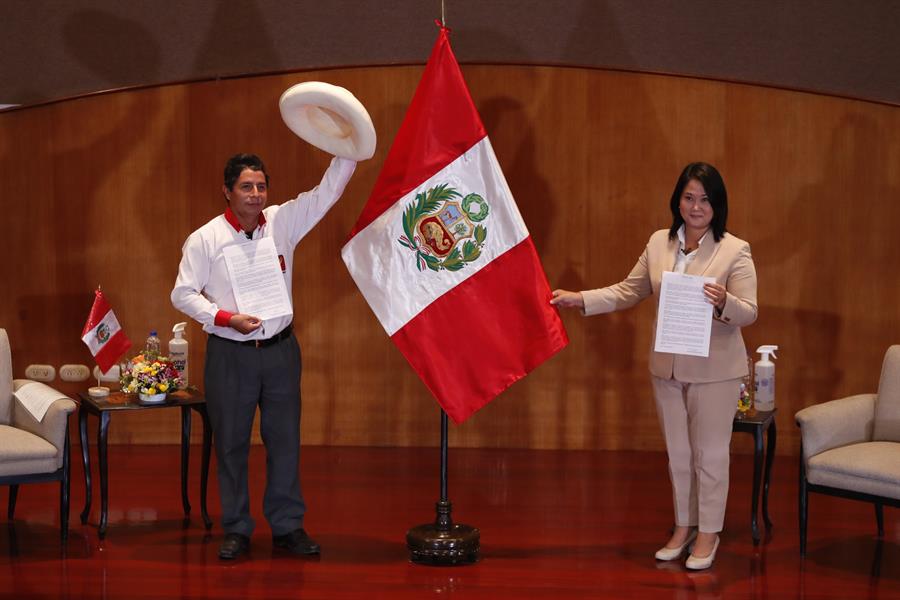Castillo y Fujimori ya juraron defender la democracia y estado de Derecho en Perú
