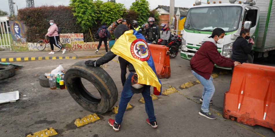 Los bloqueos por las protestas, otro golpe a la economía colombiana