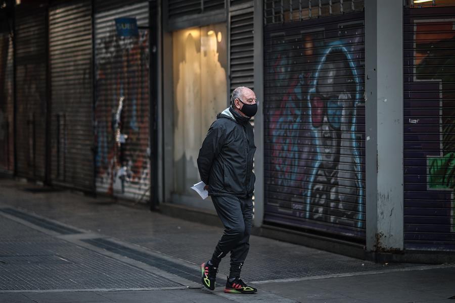 Argentina profundiza el cierre de locales y oficinas en el segundo año de pandemia