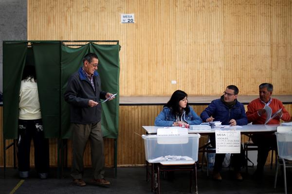 Las “anomalías” de la inédita elección de gobernadores regionales en Chile