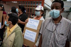 Pacientes renales venezolanos piden vacunación inmediata contra el coronavirus