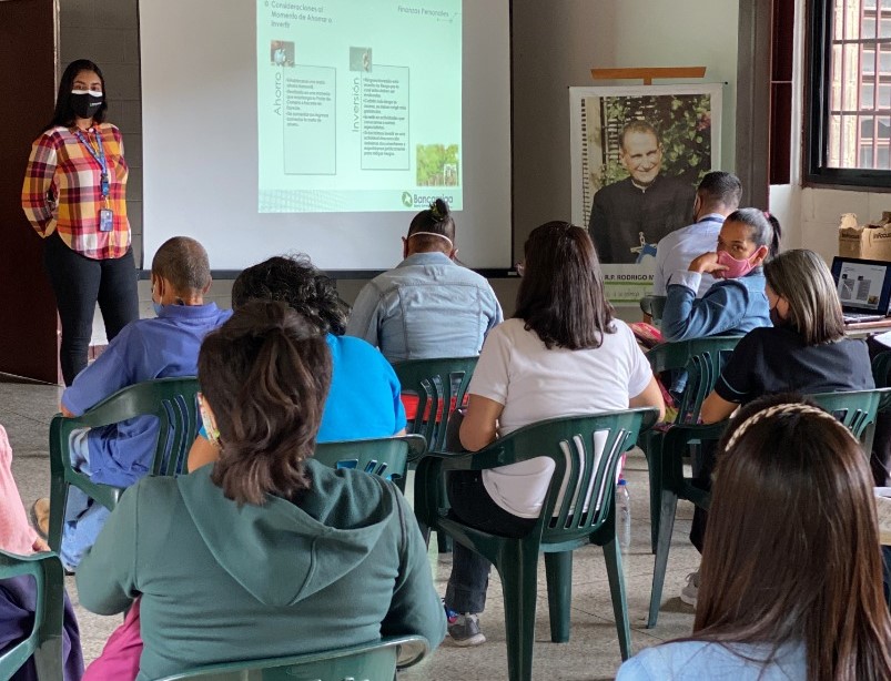 Bancamiga impulsa el Huerto para la Vida en la Escuela Nuestra Señora del Encuentro en Petare