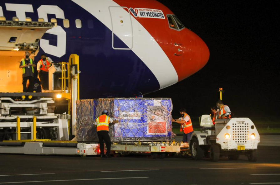 AP: Avión de New England Patriots aterrizó en El Salvador con vacunas chinas