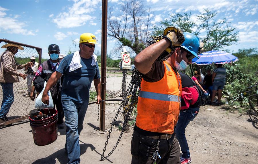 Autoridades han encontrado al menos cuatro mineros muertos tras derrumbe en México