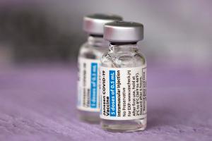 EEUU desechará 60 millones de vacunas Johnson & Johnson “por no reunir las condiciones para su uso”