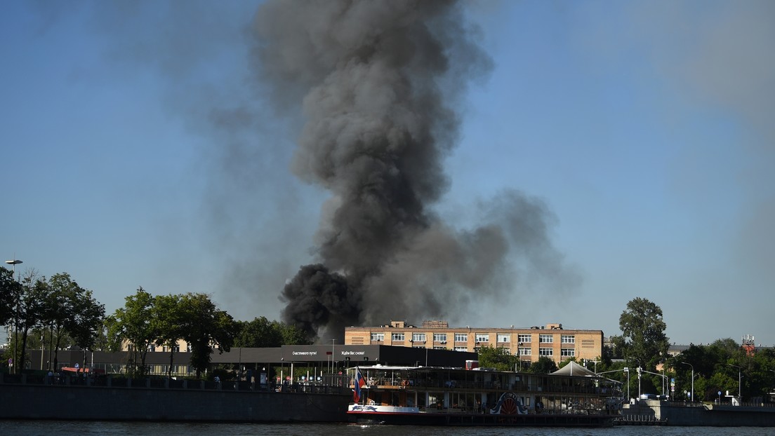 EN IMÁGENES: El incendio en un almacén de fuegos artificiales en el centro de Moscú