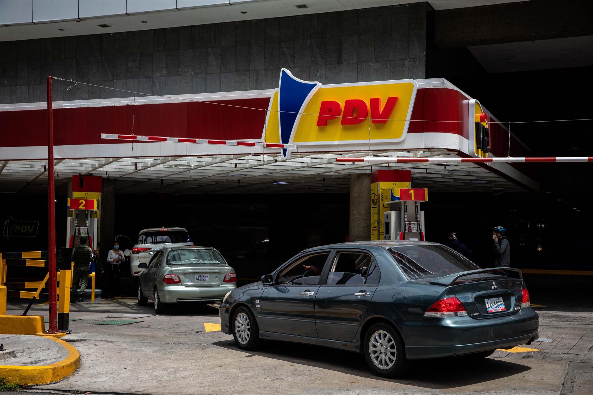 Pdvsa prevé dolarizar el 50% de las estaciones de gasolina