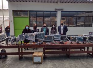 Embajada de Venezuela en Perú entregó equipos tecnológicos a niños migrantes de Lima