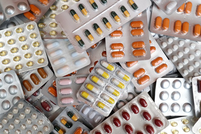 Se estudian decenas de drogas que podrían convertirse en píldoras para tratar el Covid-19 apenas se diagnostica