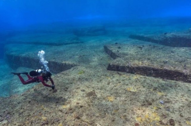 Cómo es Yonaguni, la misteriosa “ciudad” sumergida de Japón