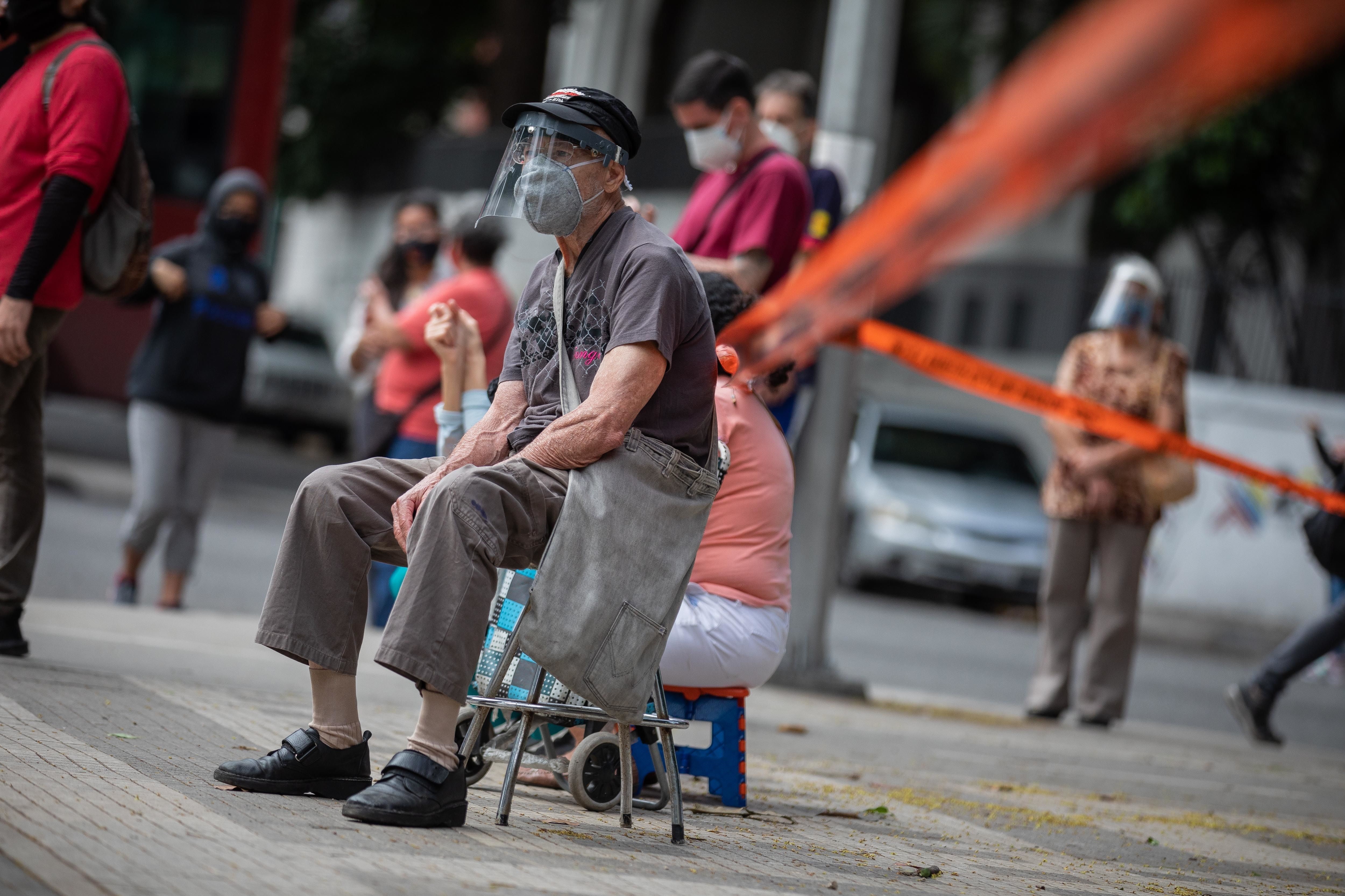 Chavismo informó sobre casi mil nuevos contagios por Covid-19