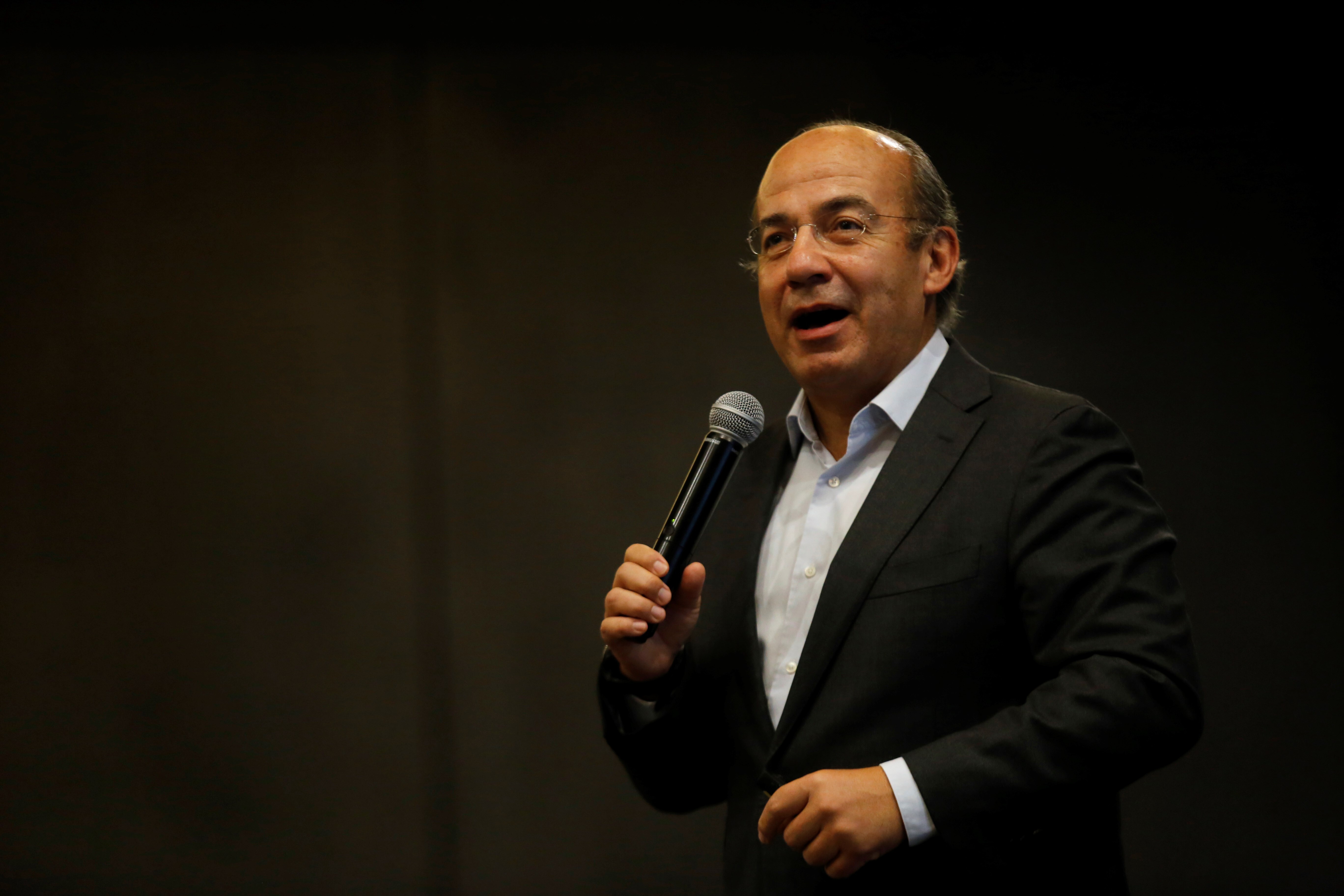 Felipe Calderón llama a construir nuevo partido político opositor en México