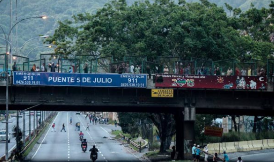 Hallaron dos cadáveres bajo el puente 5 de julio de Petare (Video)