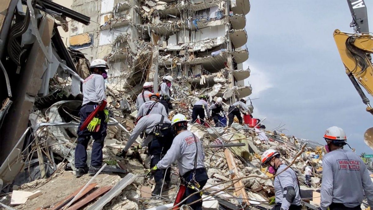 La esperanza de hallar personas con vida disminuye seis días después del derrumbe en Miami