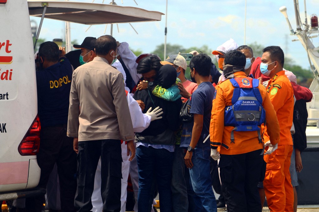 Al menos nueve muertos y decenas de desaparecidos en varios naufragios en Indonesia