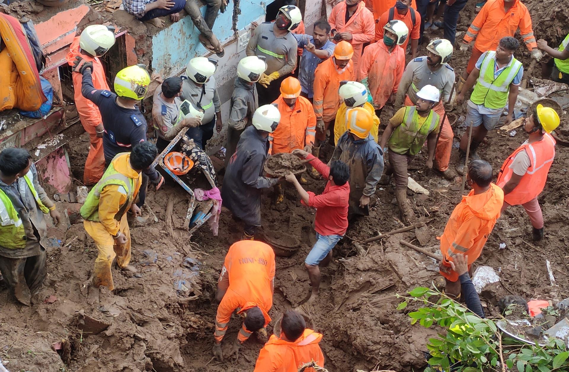 Inundaciones en India dejan al menos 17 muertos y cientos de personas desaparecidas
