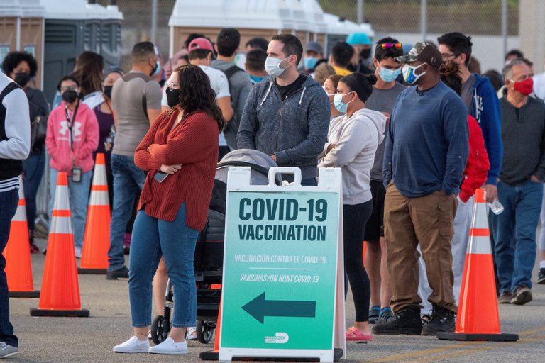 Tensión en Florida y Texas por el uso de mascarilla contra el Covid-19 (VIDEO)