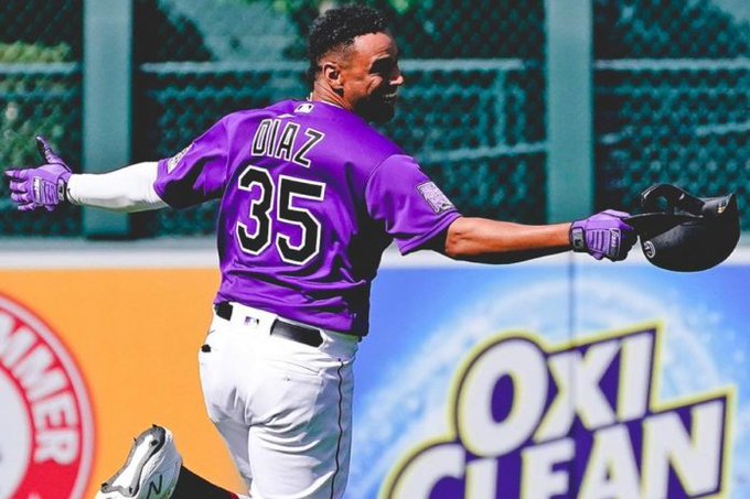 Como emergente, el venezolano Elías Díaz impulsó con sencillo el triunfo de los Rockies