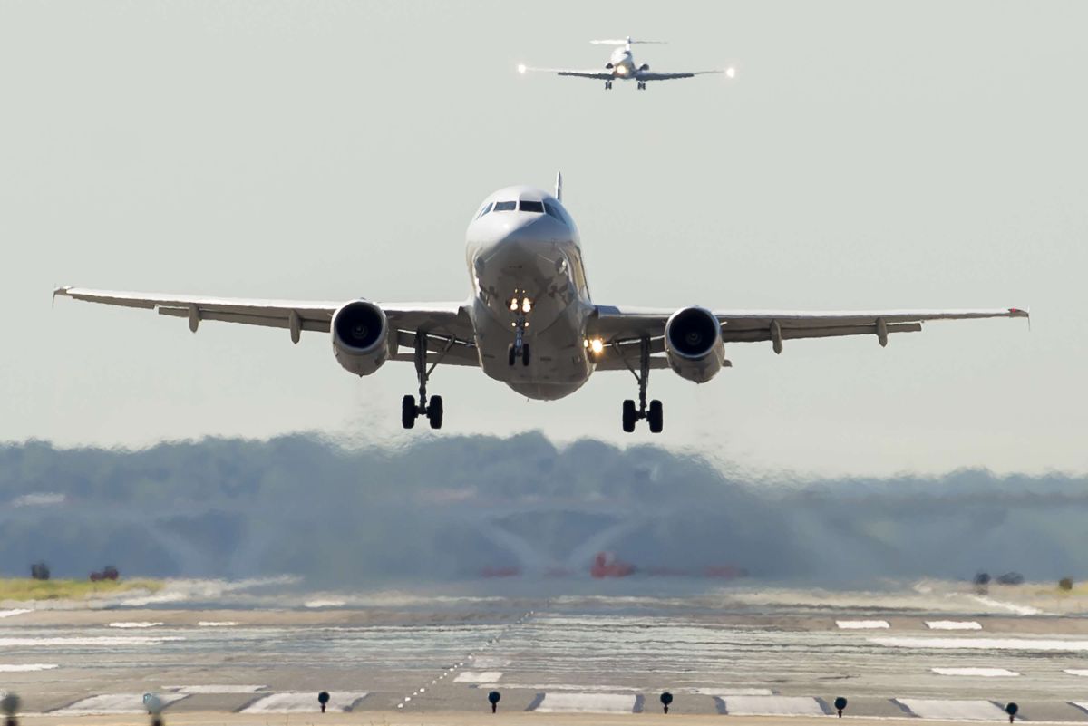 Advierten que el combustible se está agotando en algunos aeropuertos de EEUU