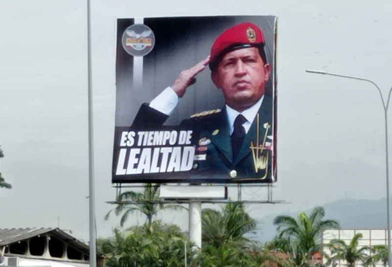 Dgcim montó valla frente a base aérea La Carlota para invitar a la “lealtad” (FOTO)