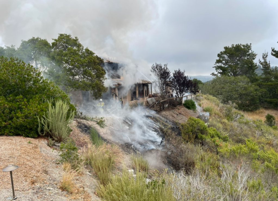 Avioneta se estrelló contra una vivienda cerca de San Francisco