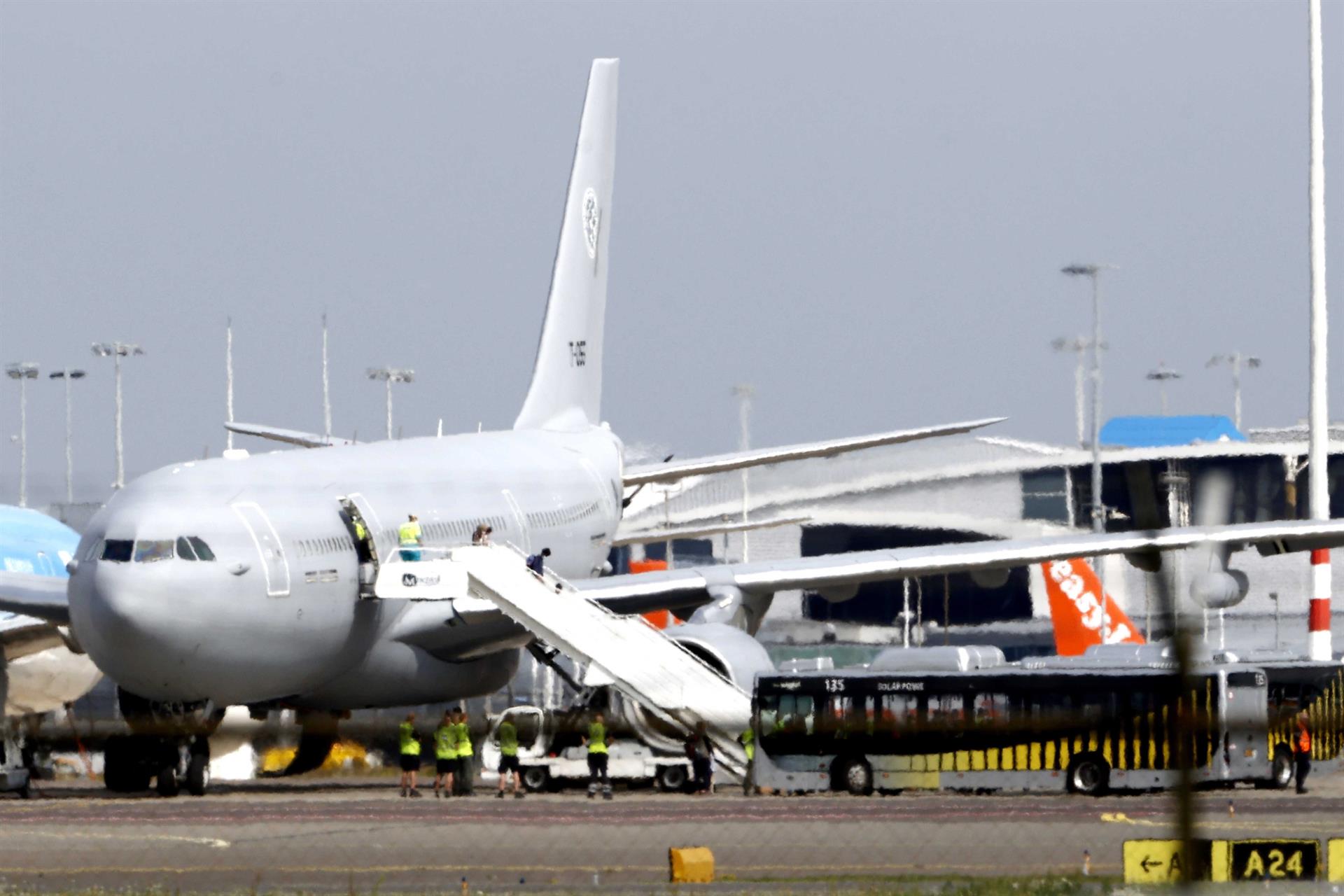 Avión de EEUU partió de Afganistán con más de 820 pasajeros