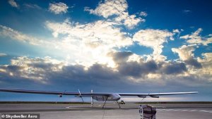 Marina de EEUU desarrolla un avión solar sin piloto capaz de volar durante 90 días seguidos