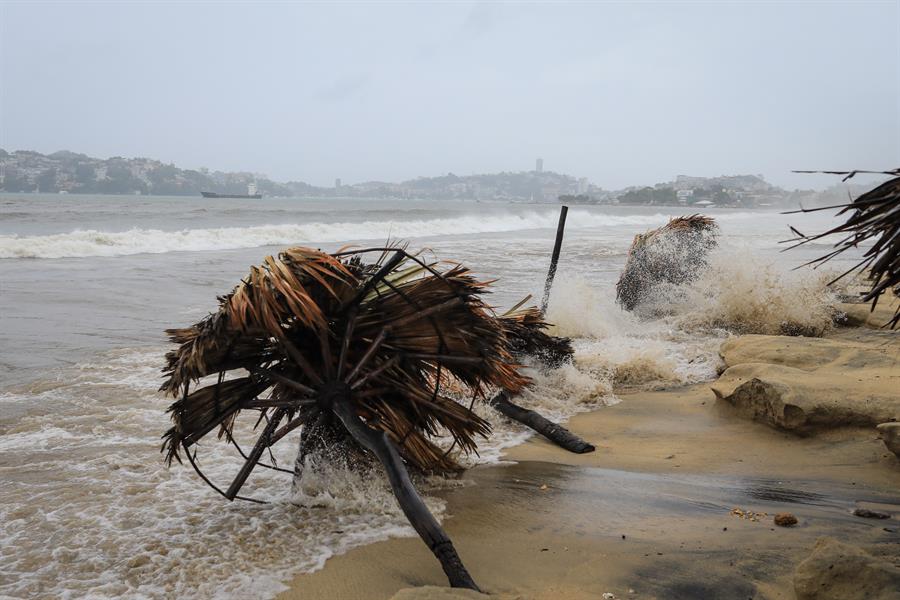 Nora se intensificó en huracán frente a las costas del Pacífico mexicano este #28Ago