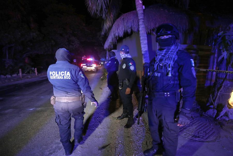 El huracán Grace avanza por la península de Yucatán con fuertes lluvias