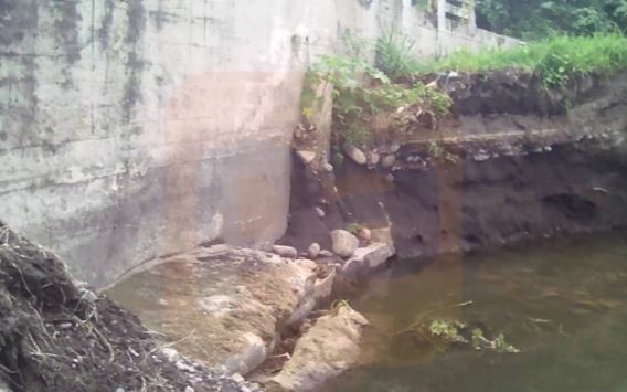 Puente de Aricagua en Cumanacoa está al borde del colapso tras fuertes lluvias (Fotos)