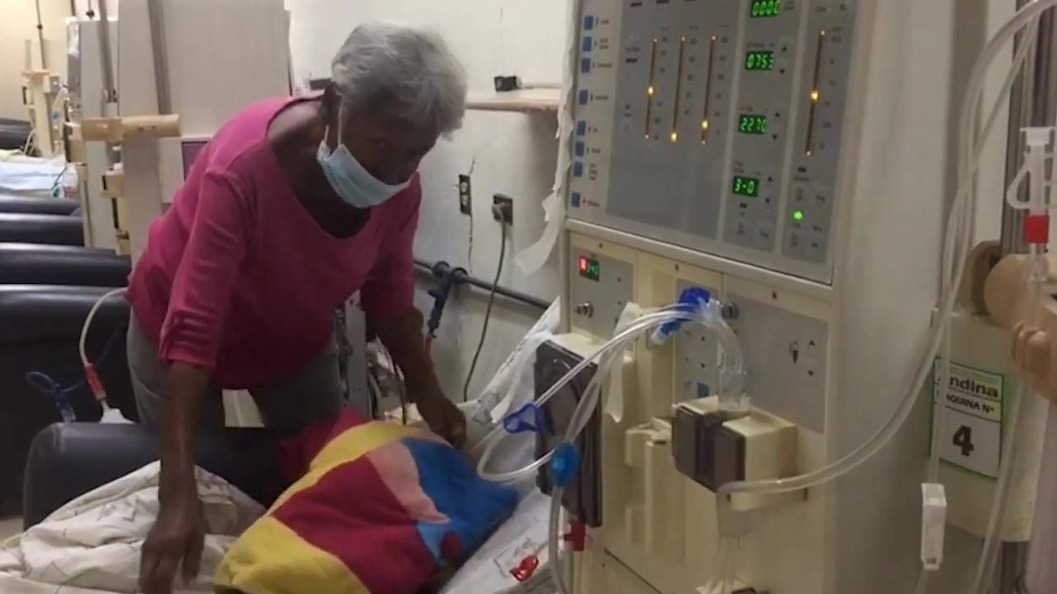 Pacientes renales en Venezuela viven un “viacrucis” para recibir sus tratamientos (VIDEO)