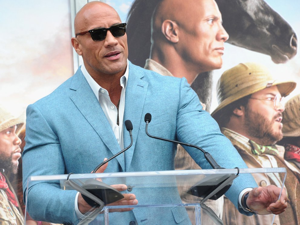 Dwayne “La Roca” Johnson promete no usar más armas reales en sus películas tras el incidente de Alec Baldwin