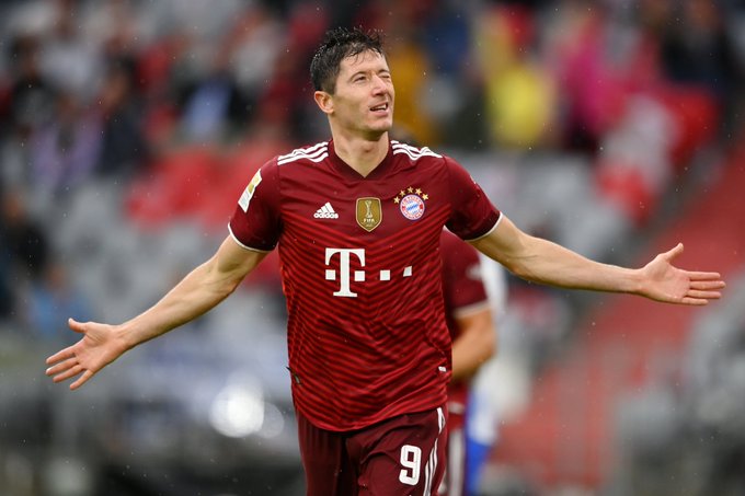 El Bayern golea al Colonia con triplete de Lewandowski