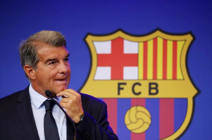 “Caos en Barcelona”: Joan Laporta explicó públicamente la dramática situación que atraviesa el club