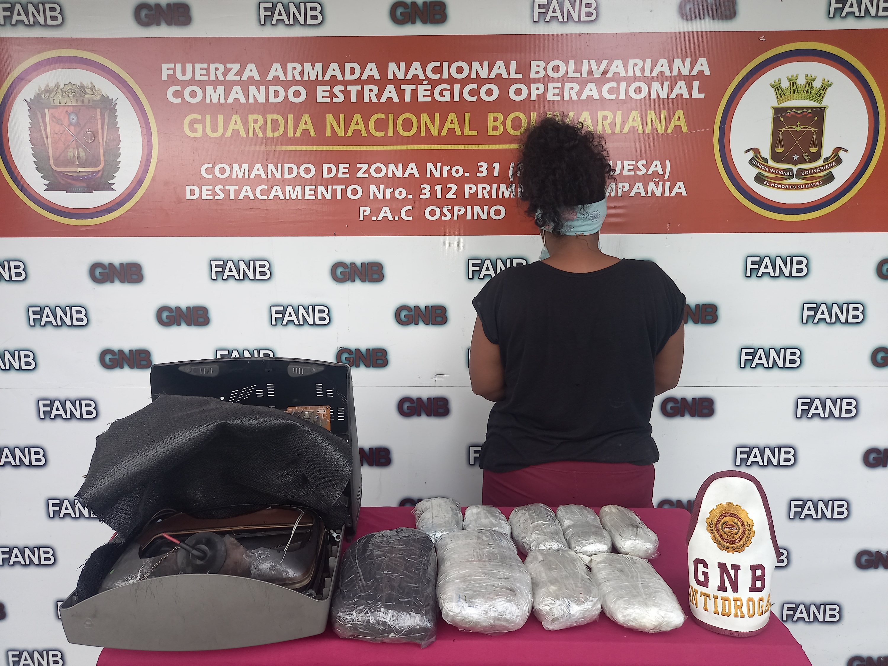 Transportaba nueve paquetes de marihuana ocultos dentro de un televisor en Portuguesa