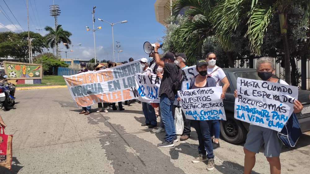 Varguenses fueron amedrentados por la policía mientras exigían un plan de vacunación masivo (VIDEOS)