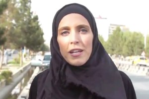 Talibanes agredieron a la corresponsal de CNN Clarissa Ward y a su equipo