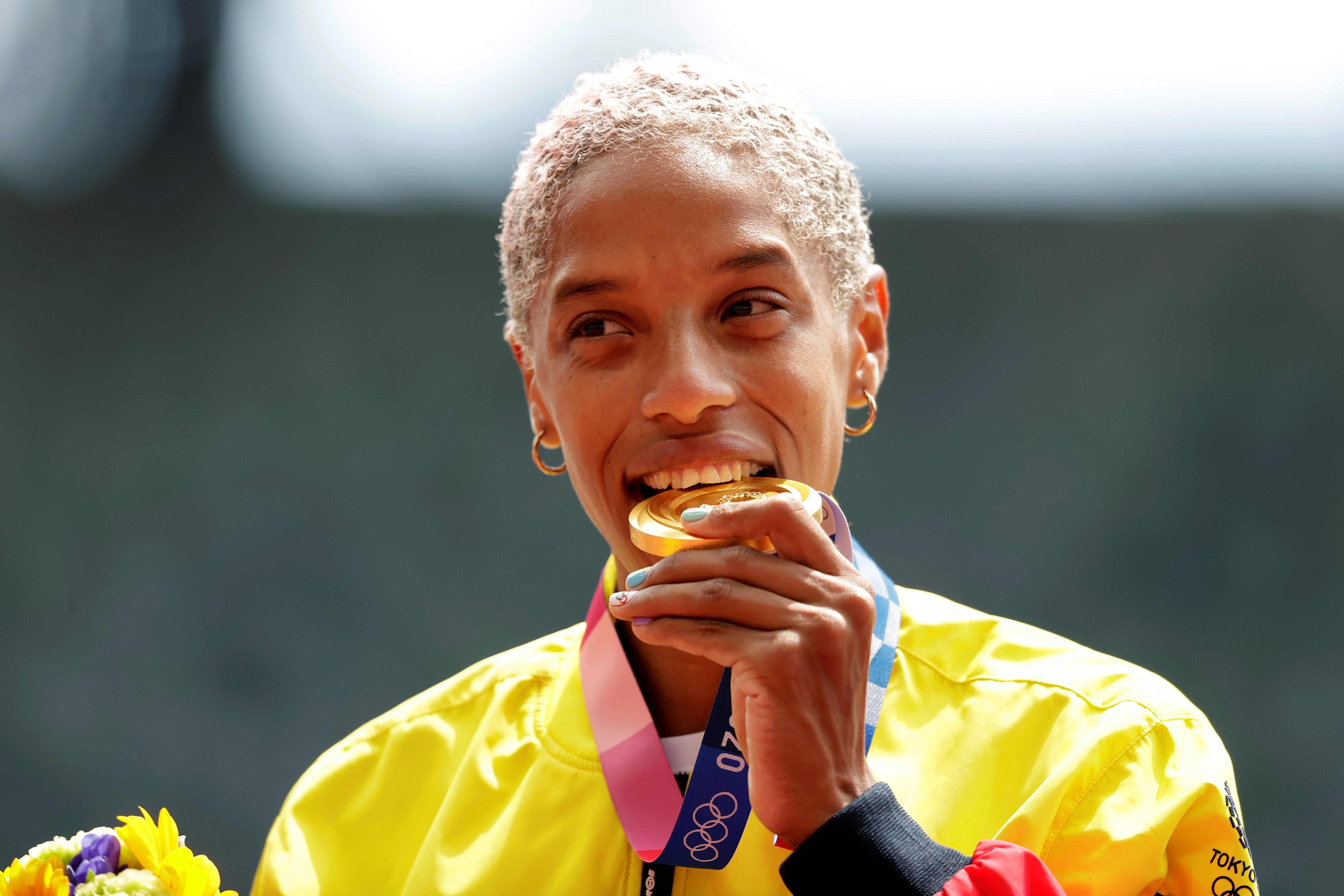 En VIDEO: El MOMENTAZO cuando Yulimar Rojas recibió la medalla de oro en los JJOO