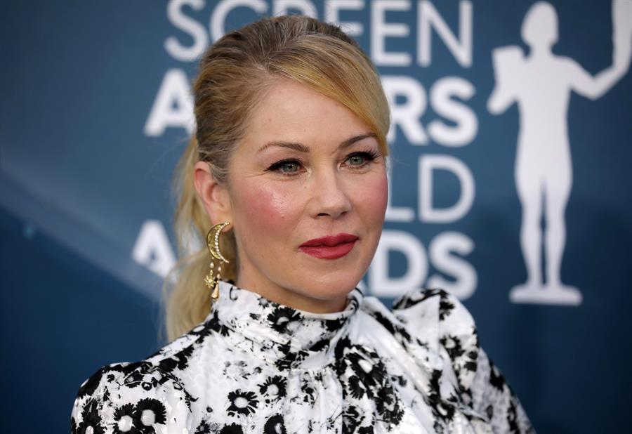 La actriz Christina Applegate reveló que padece esclerosis múltiple