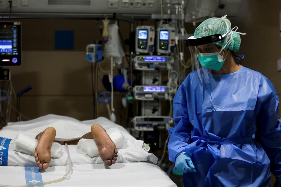 Colocar boca abajo a pacientes con Covid-19 reduce necesidad de intubación y su mortalidad