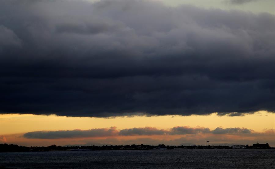 Depresiones y tormentas tropicales evolucionan y amenazan a islas del Caribe