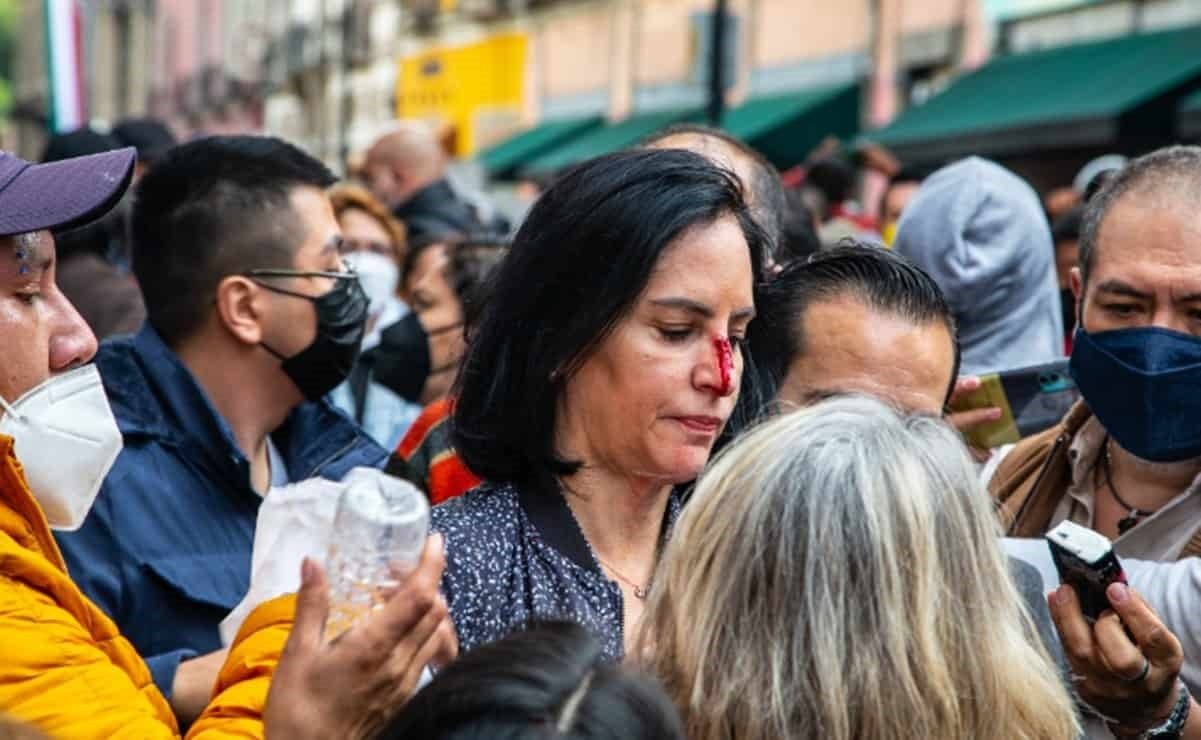 Una protesta de alcaldes opositores en Ciudad de México acaba a golpes con la policía (VIDEOS)