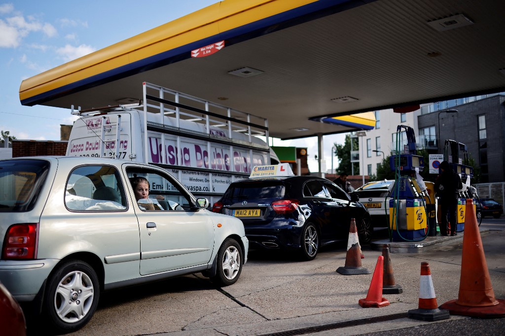 Soldados británicos se preparan para remplazar a camioneros en la crisis de transporte