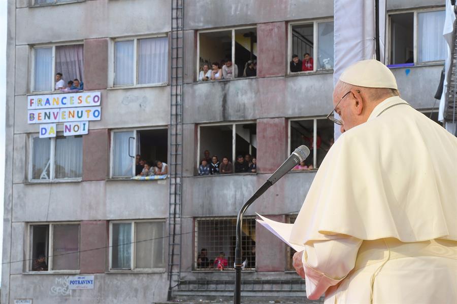 El papa Francisco invita a los jóvenes a la “fidelidad” y a no “banalizar” el amor