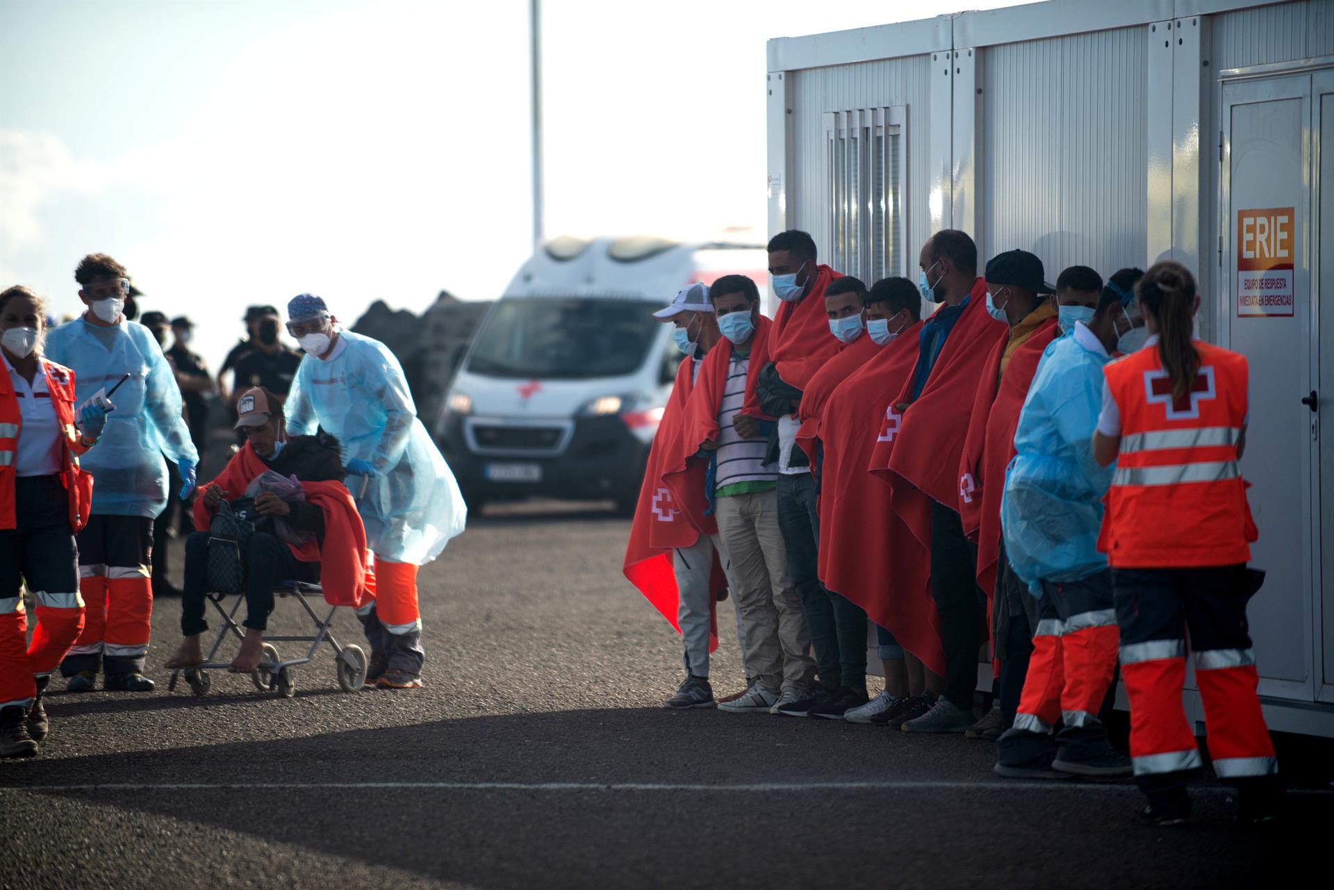 Casi 400 inmigrantes llegaron en un solo día a las islas españolas