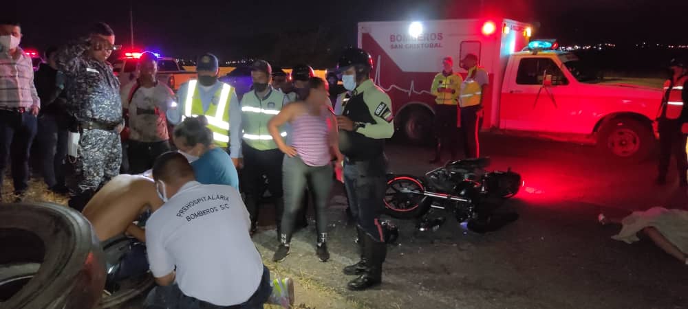 Mujer perdió la vida en San Cristóbal tras un accidente en moto