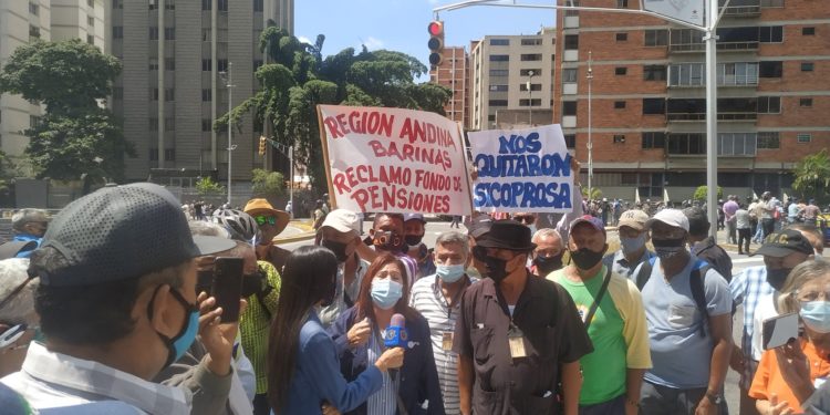 Jubilados de Pdvsa protestaron en Caracas para reclamar el fondo de pensiones este #14Sep (Fotos)